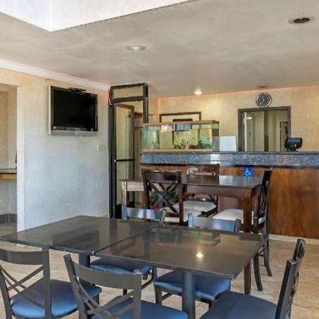 Econo Lodge Морено Вали Екстериор снимка