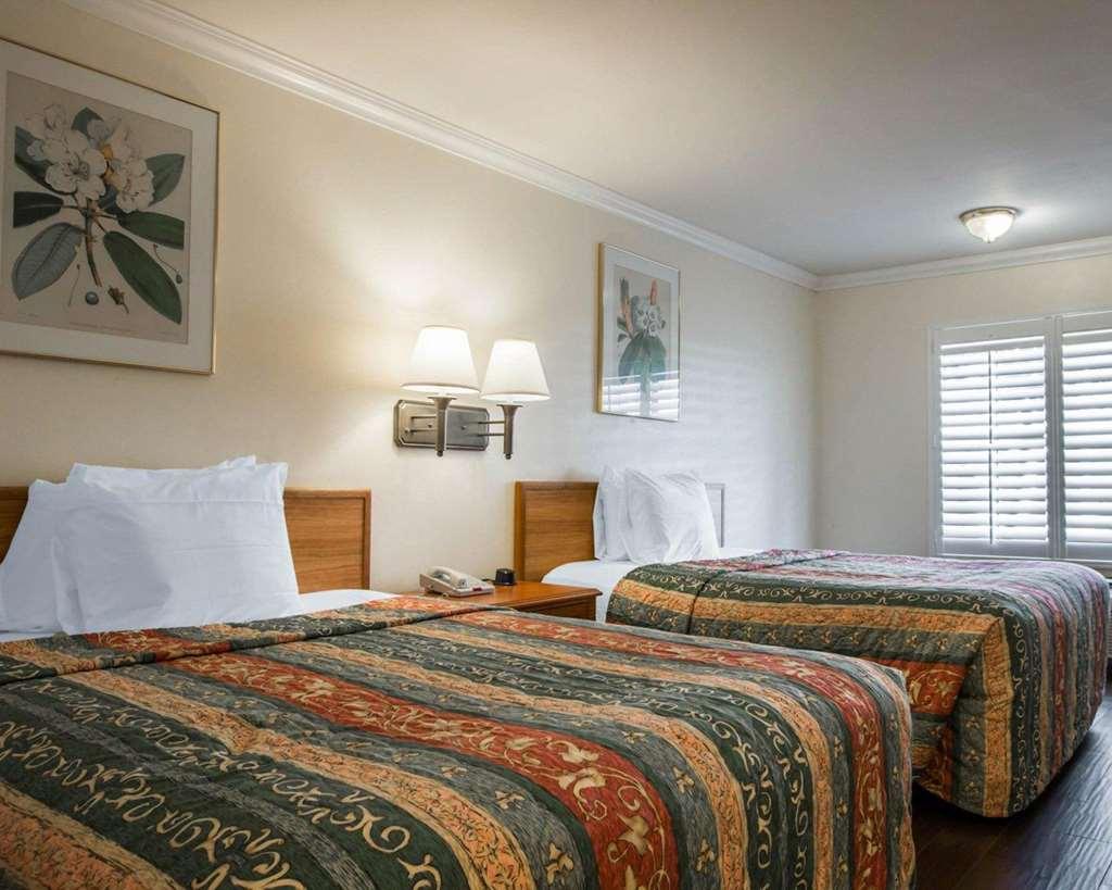 Econo Lodge Морено Вали Стая снимка