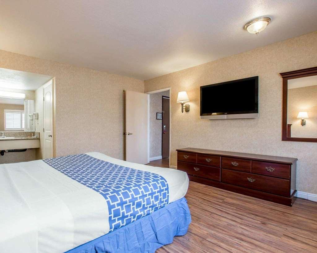 Econo Lodge Морено Вали Стая снимка
