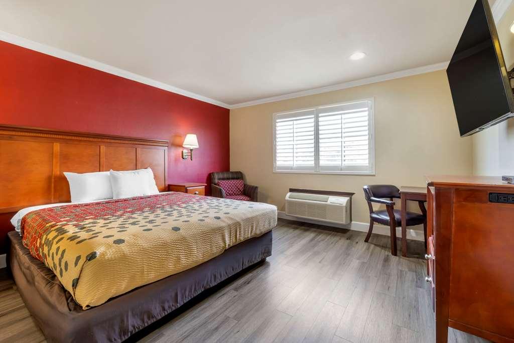 Econo Lodge Морено Вали Стая снимка