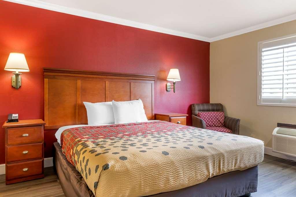 Econo Lodge Морено Вали Стая снимка