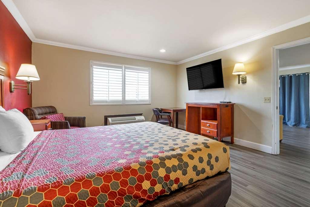 Econo Lodge Морено Вали Стая снимка