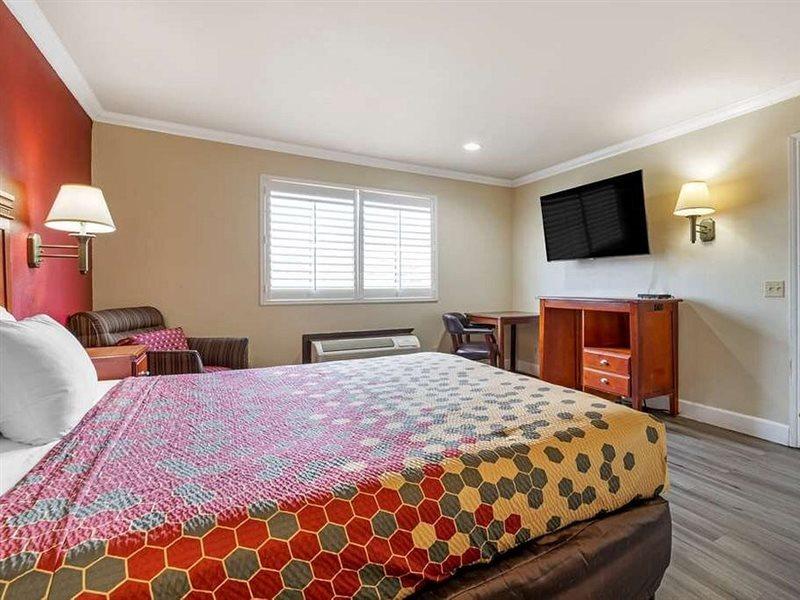 Econo Lodge Морено Вали Екстериор снимка