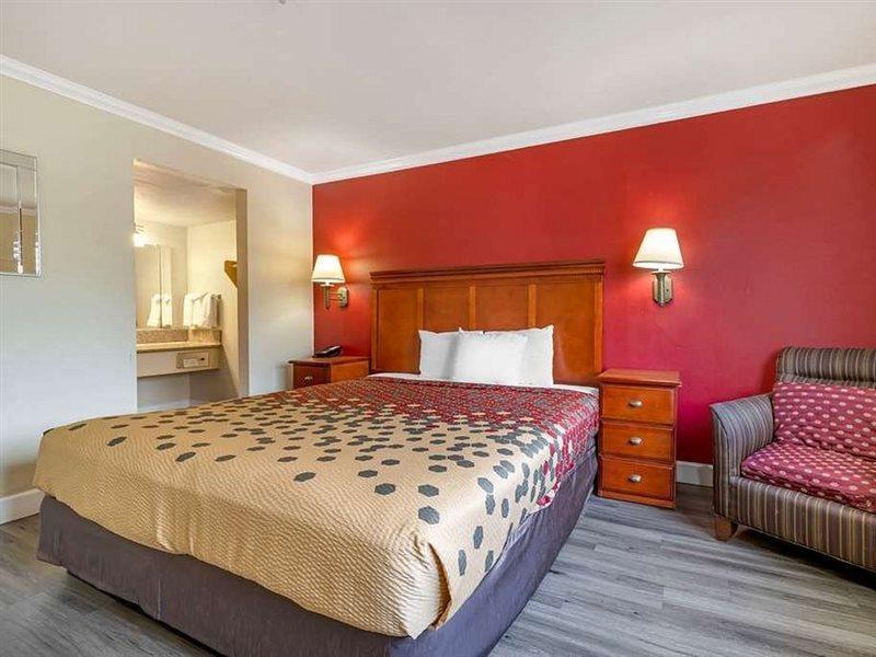 Econo Lodge Морено Вали Екстериор снимка