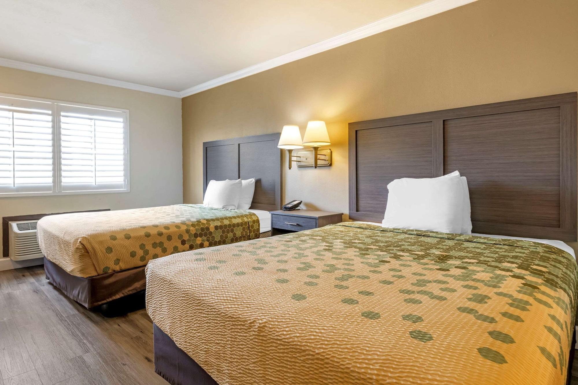 Econo Lodge Морено Вали Екстериор снимка