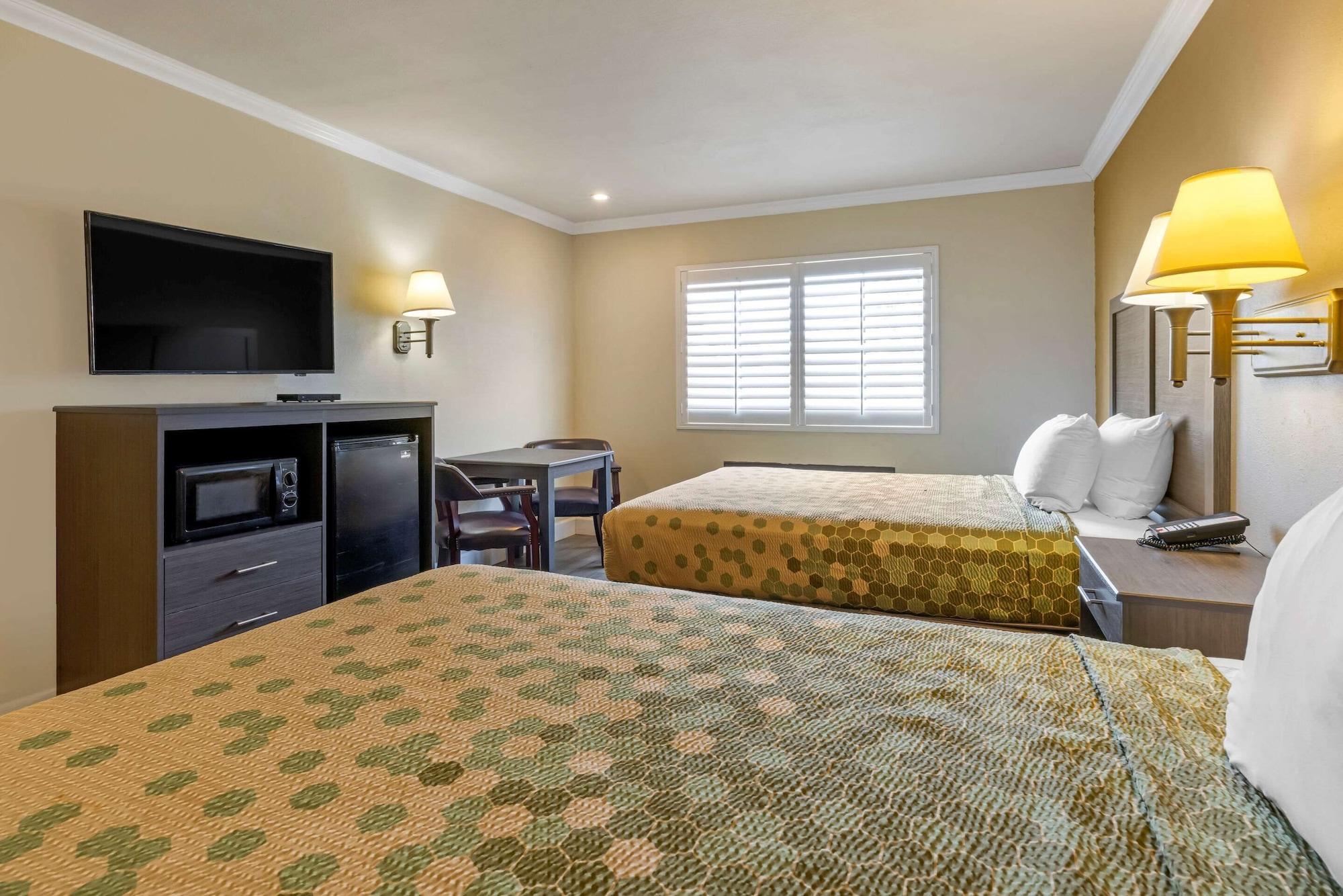 Econo Lodge Морено Вали Екстериор снимка