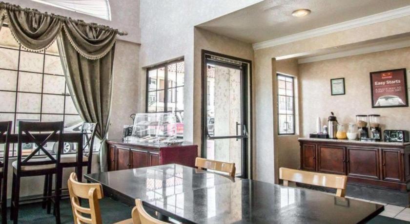 Econo Lodge Морено Вали Екстериор снимка